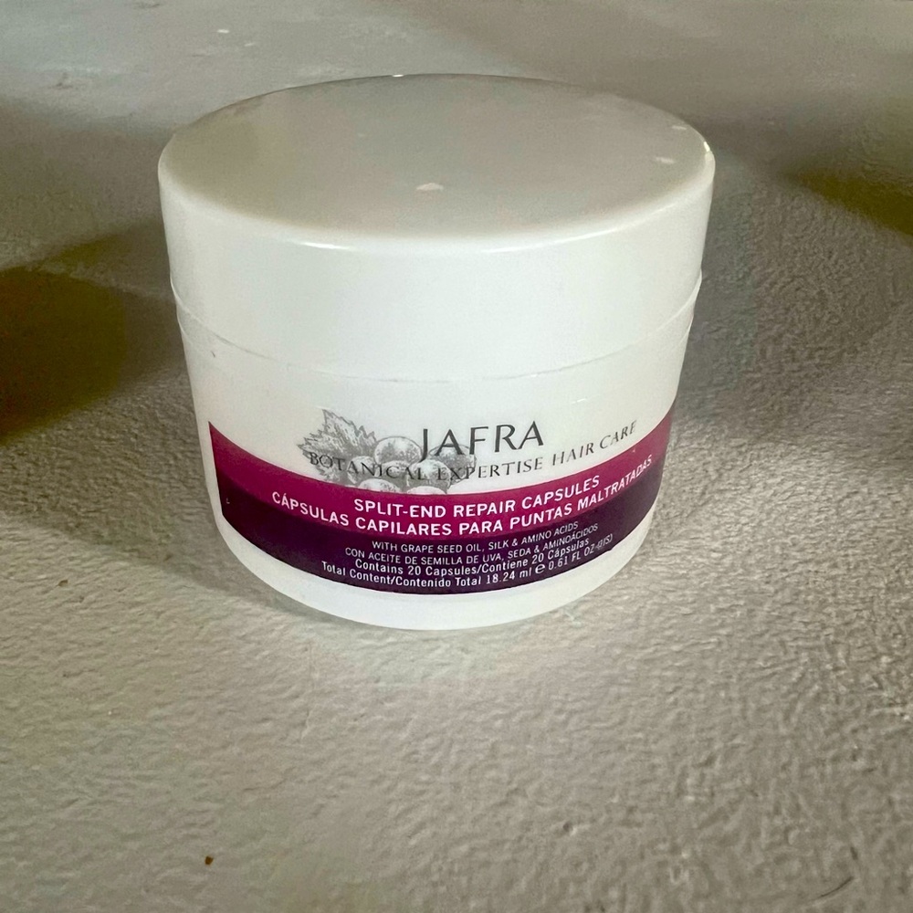 Jafra Split End Hair treatment capsules, 20 capsules in container.